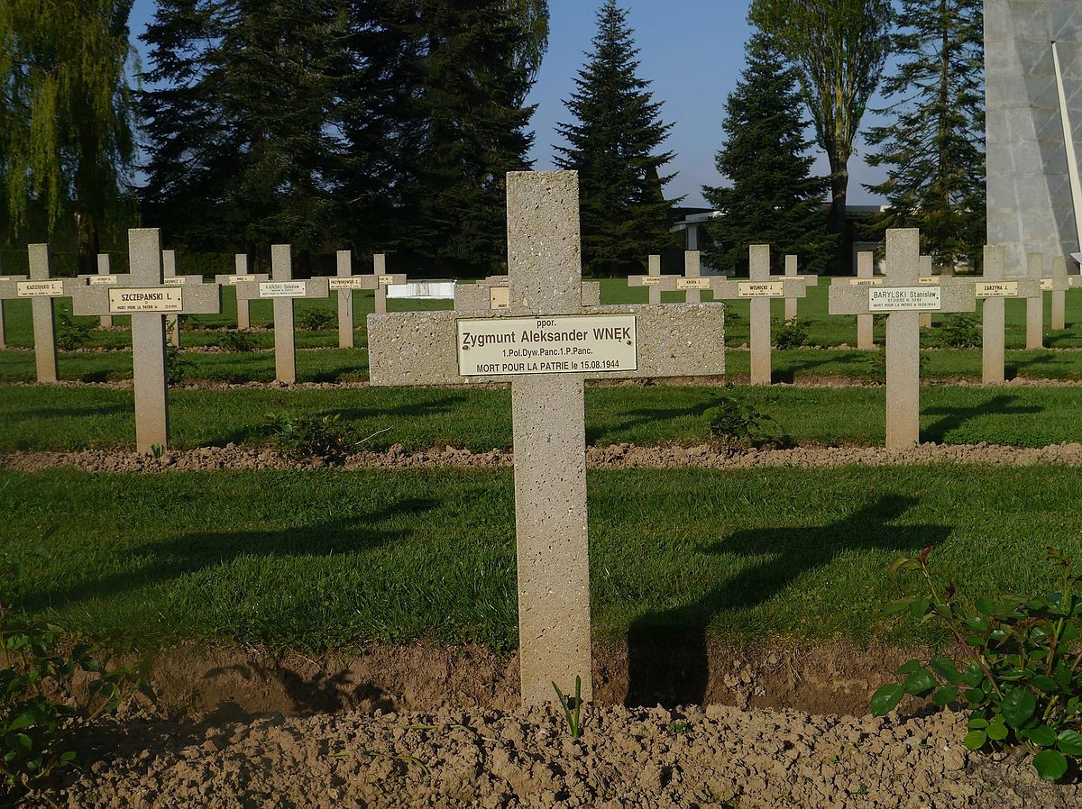 Polski cmentarz wojenny Langannerie w Normandii, fot. Wikipedia 