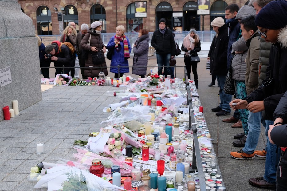 Zdjęcie wykonane na drugi dzień po ataku w Strasburgu. 