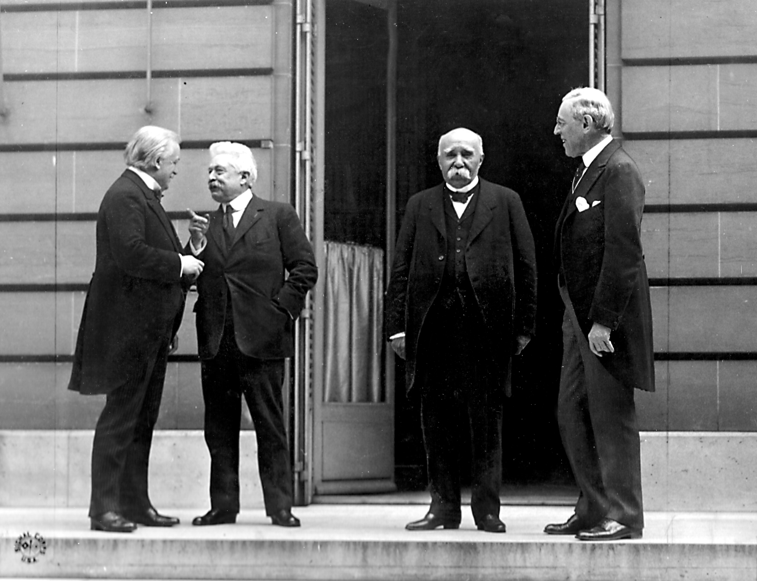 Wielka Czwórka konferencji pokojowej w Paryżu: David Lloyd George, Vittorio Emanuele Orlando, Georges Clemenceau i prezydent USA Woodrow Wilson, fot. wikimedia (domena publiczna)