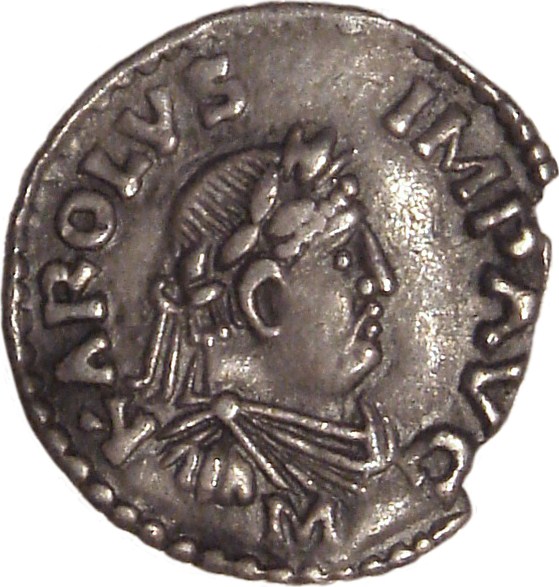 Srebrna moneta z epoki z wizerunkiem Karola Wielkiego, fot. PHGCOM, wikimedia