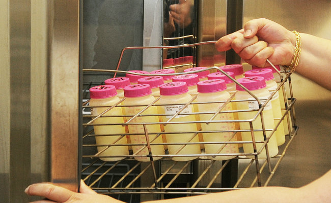 W paryskich żłobkach serwowane będzie ekologiczne mleko. / Fot. paris.fr