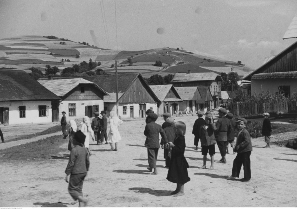 Henryk Poddębski, Rynek w Tyrawie, 1924 / NAC