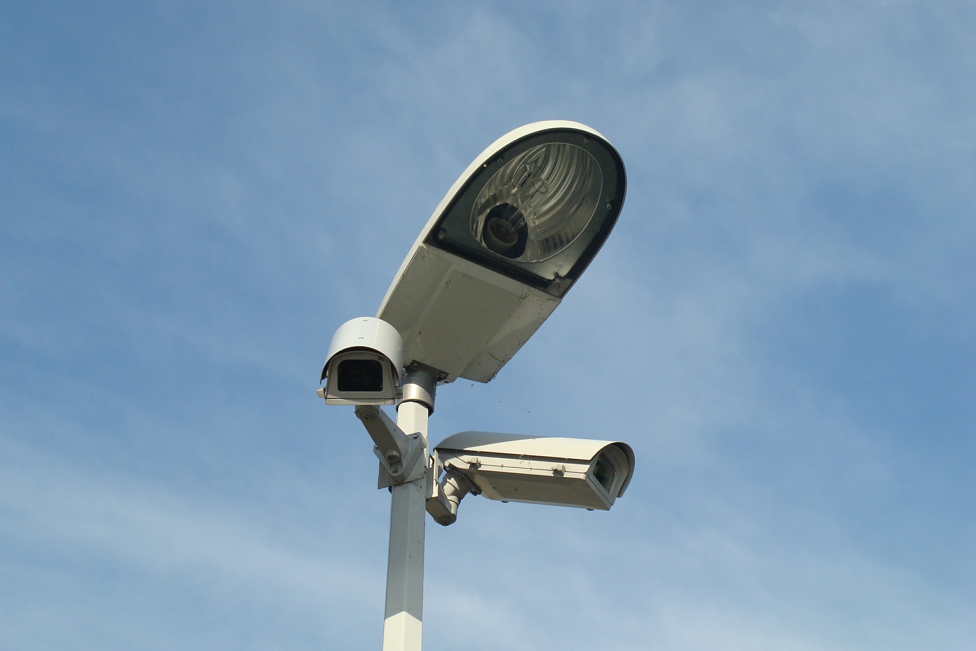 Pierwsze miasto we Francji przetestuje dźwiękowy system monitoringu miejskiego / Fot. Pixabay