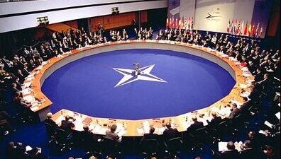 Spotkanie na szczycie NATO, 2002, fot. wikimedia (domena publiczna)