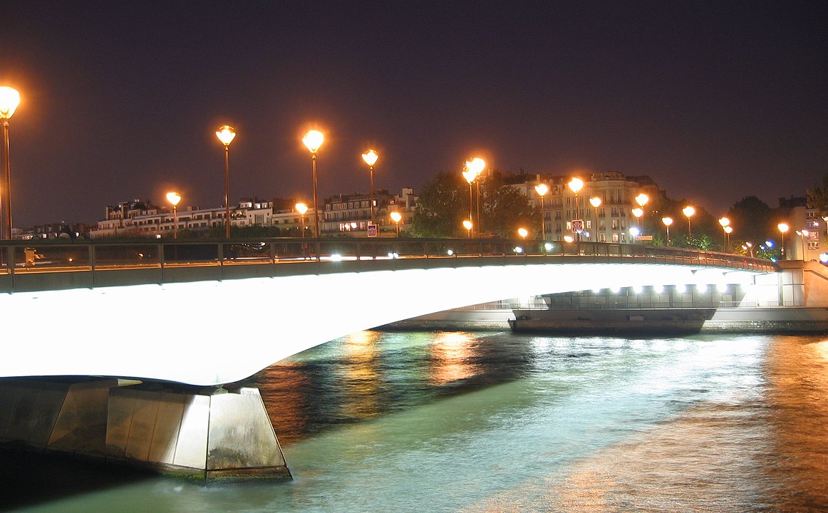 Pont de l’Alma, fot. http://fr.wikipedia.org/wiki/Utilisateur:Jgremillot - http://fr.wikipedia.org/wiki/Image:Paris_pont_alma.jpg, wikimedia (na licencji CC BY-SA 3.0)