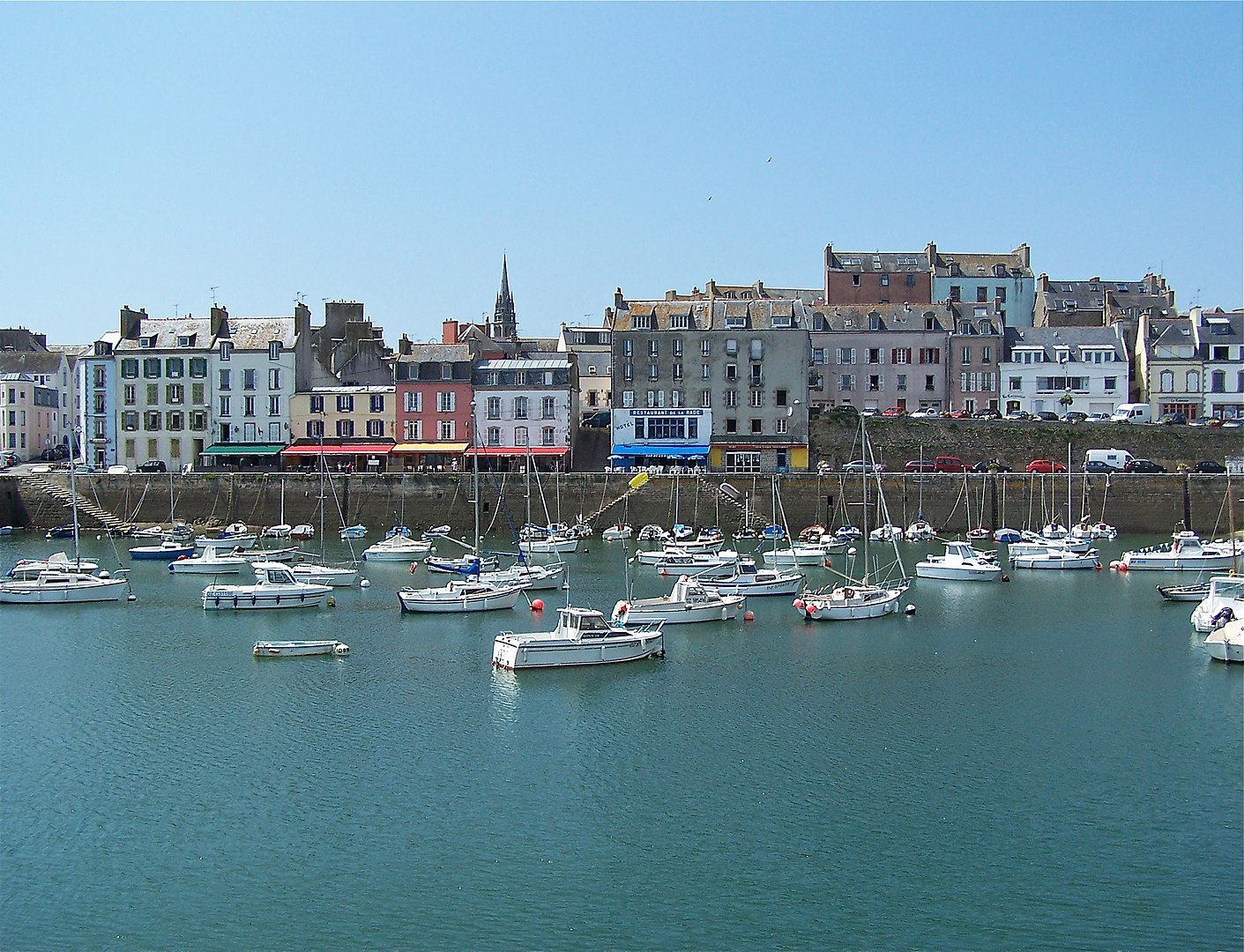 General view of the Port du Rosmeur at Douarnenez, France, fot. LPLT - Praca własna, wikimedia (na licencji CC BY-SA 3.0)