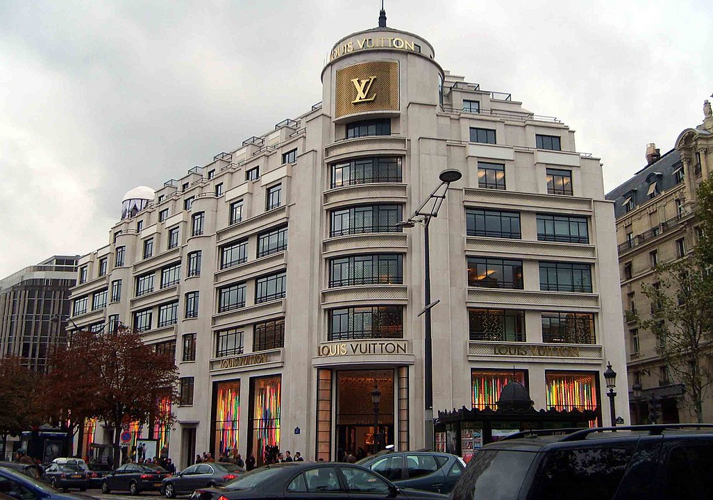 Louis Vuitton na Champs-Elysées w Paryżu, fot. wikimedia (domena publiczna)