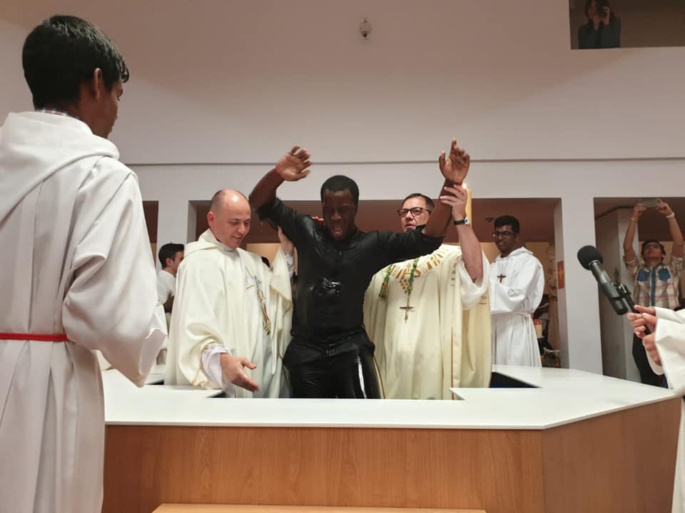 Chrzest dorosłych w 2019 r. w Paroisse Sainte Trinité Lyon Parafii Polskiej w Lyonie