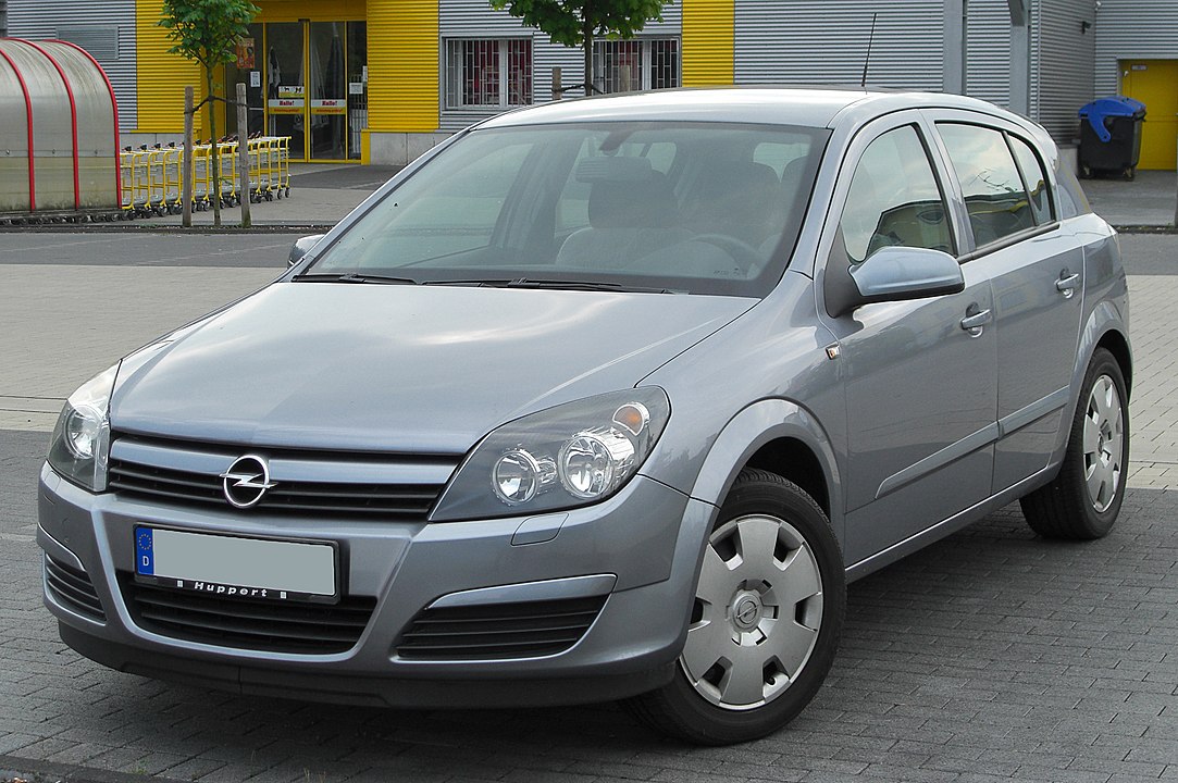 Opel Astra H, fot. By M 93 - Fotografia własna, Attribution, https://commons.wikimedia.org/w/index.php?curid=10287749