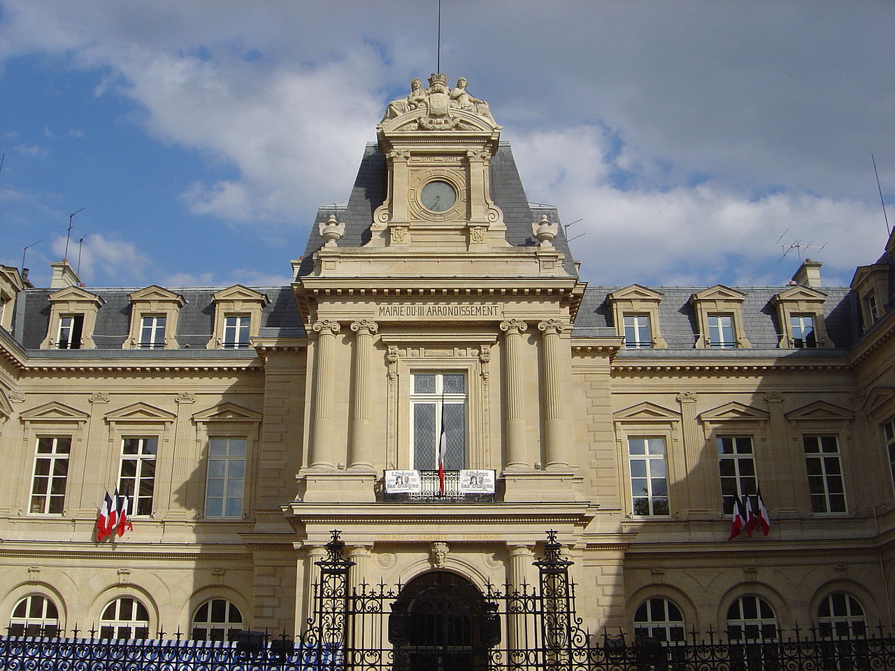 Ratusz Paris Center/
CC BY-SA 3.0, https://commons.wikimedia.org/w/index.php?curid=184929