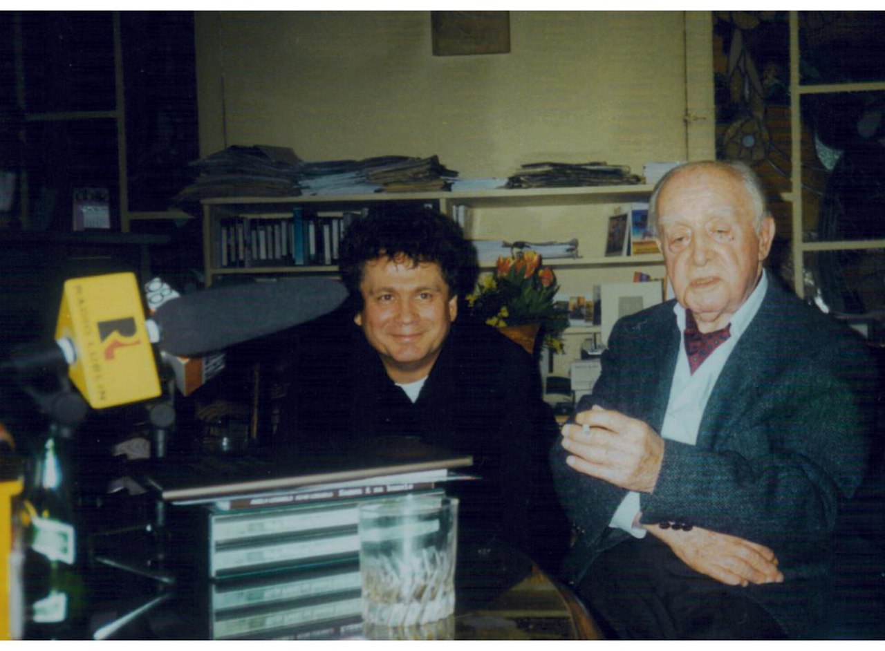 Jerzy Giedroyc (po prawej), By Czupal - Praca własna, CC BY-SA 4.0, https://commons.wikimedia.org/w/index.php?curid=78138685