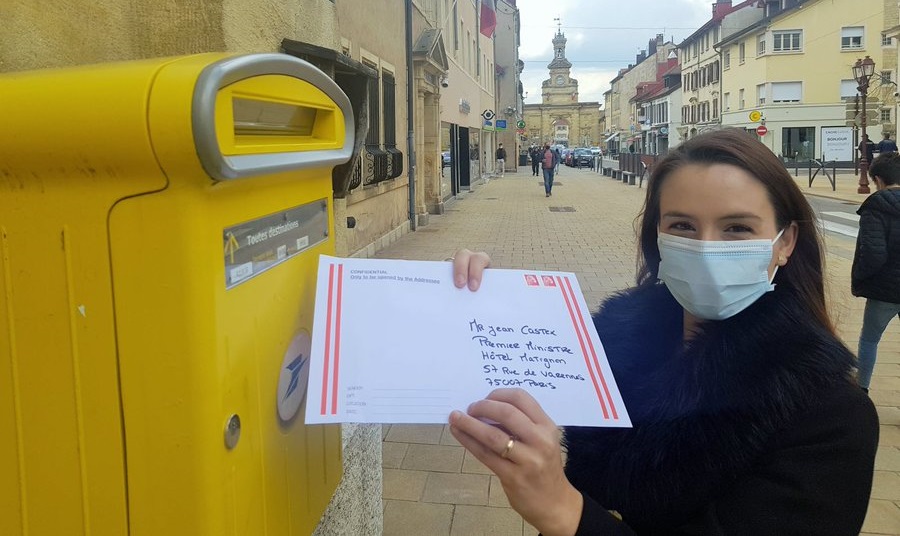 À la tête de Fémina Lingerie depuis le 1er février, Stéphanie de Abreu a décidé de participer à cette action « humoristique et symbolique ». Photo ER /A.L./@lestrepublicain/Twitter