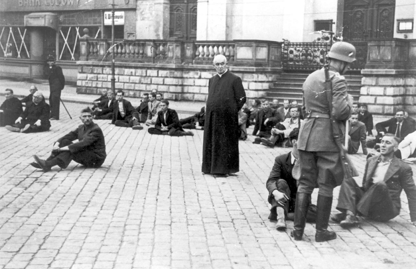 Polish priests and civilians as German hostages in Bydgoszcz (September 1939), public domain