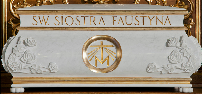 Cercueil avec les reliques de St. Faustina Kowalska à Cracovie-Łagiewniki, Autorstwa Higroskopijny - Praca własna, CC BY-SA 3.0, https://commons.wikimedia.org/w/index.php?curid=21499501