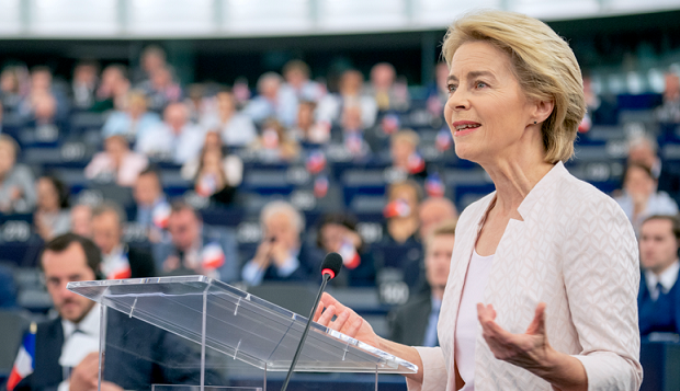 Ursula von der Leyen w 2019 roku w Parlamencie Europejskim, fot. Par European Parliament from EU — Ursula von der Leyen presents her vision to MEPs, CC BY 2.0, https://commons.wikimedia.org/w/index.php?curid=80450556