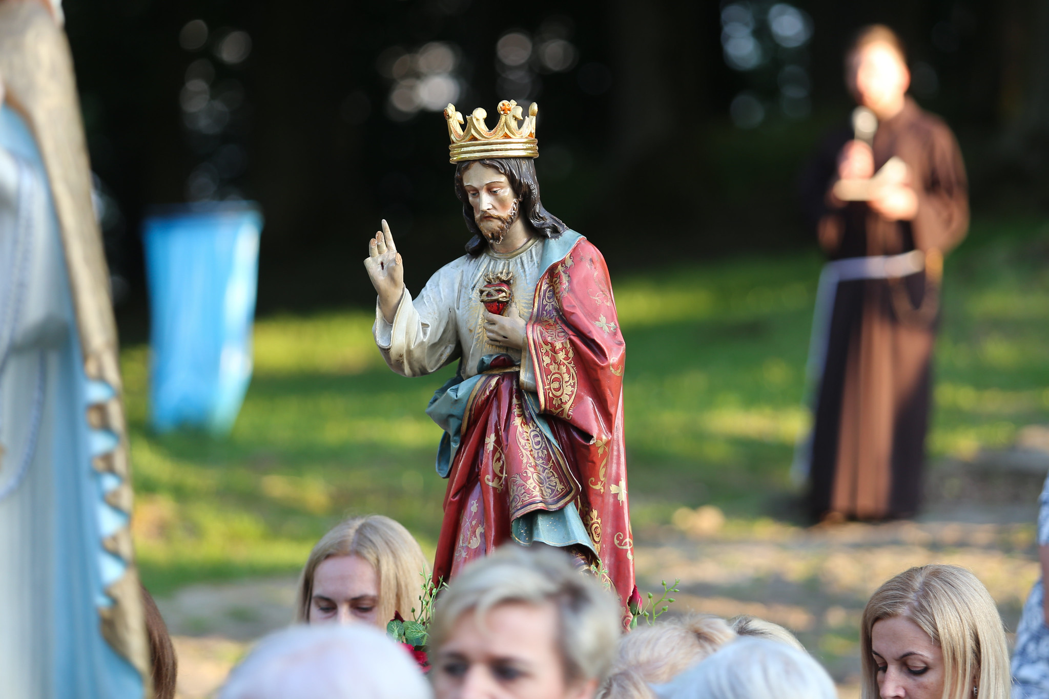 Figura Chrystusa Króla w procesji, fot. episkopat.pl