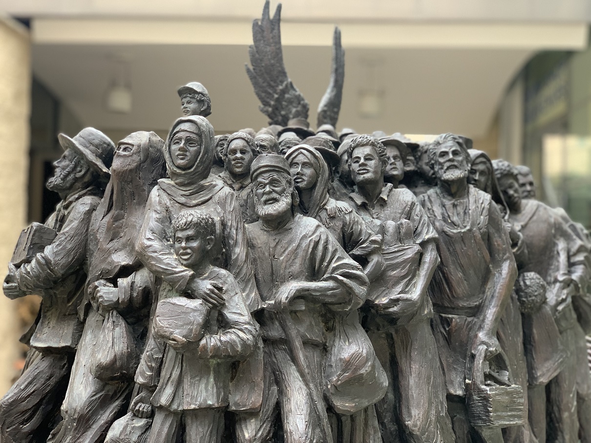 Angels Unawares una escultura de Timothy Schmalz, Roma, photo sr. Amata CSFN