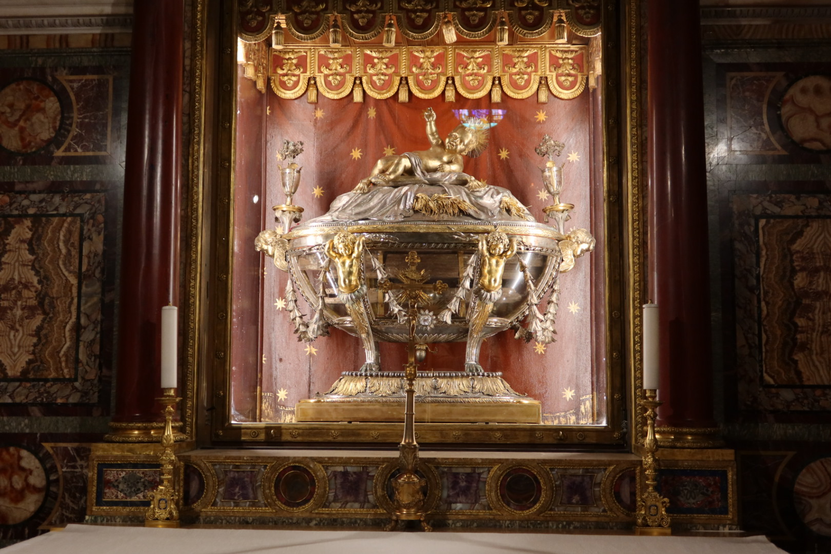 Relikwia żłóbka z Betlejem w Bazylice Matki Bożej Większej w Rzymie, fot. Polskifr.fr / Artur Hanula