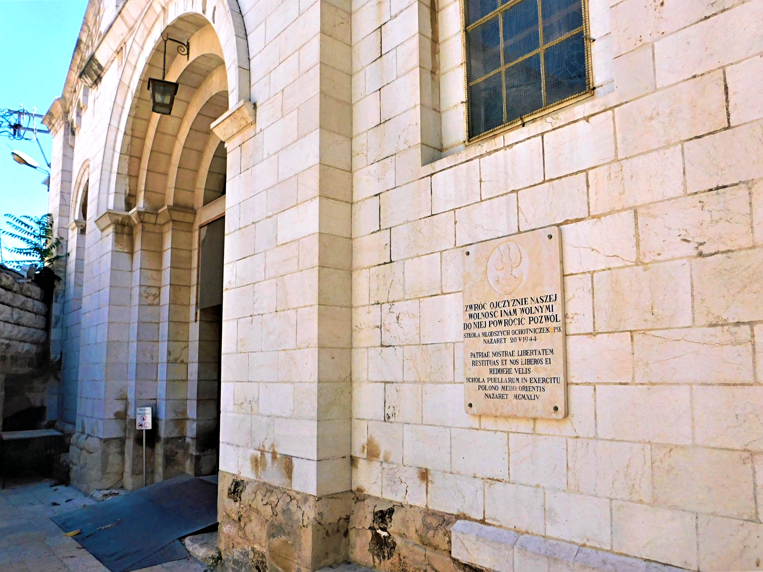 Wejście do kościoła św. Józefa przy klasztorze franciszkanów w Nazarecie, fot. s. Amata J. Nowaszewska