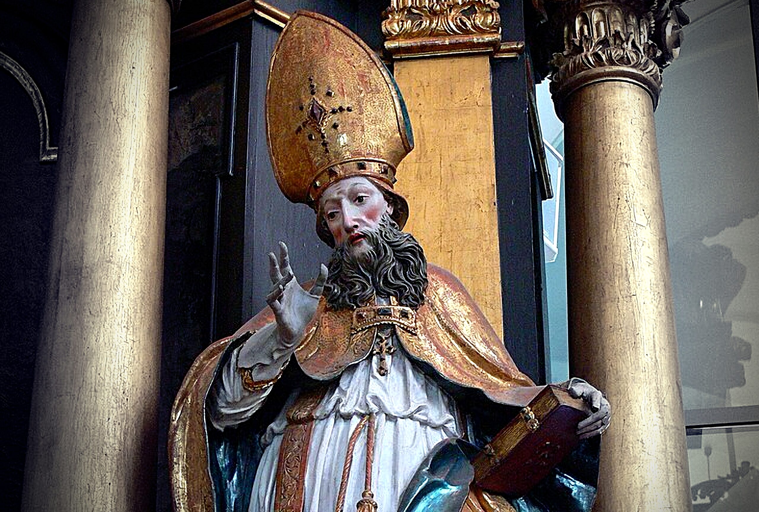 Św. Hilary, Mondsee_Kirche_-_Johannesaltar_St.Hilarius_zdjęcie_CC BY-SA 3.0_wikimedia