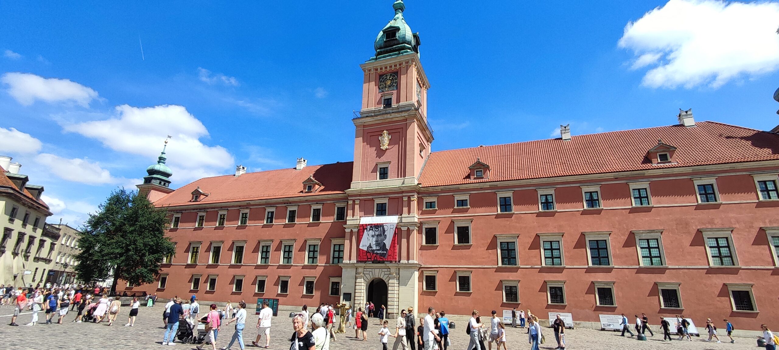 2024.07.14, Zamek Królewski w Warszawie, afisz wystawy prac Hasiora, fot. Joanna Okarma