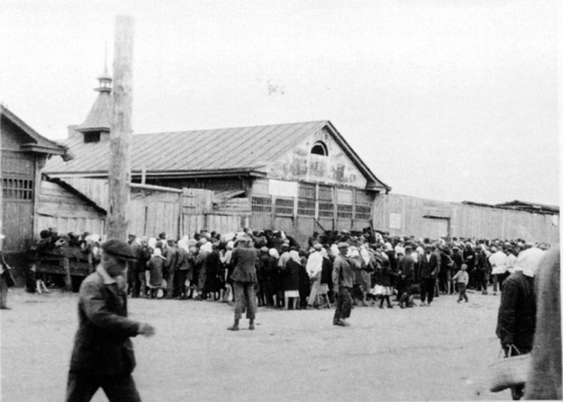 Kolejka po chleb za dewizy, Torgsin Charków 1932, fot. wikimedia (domena publiczna)