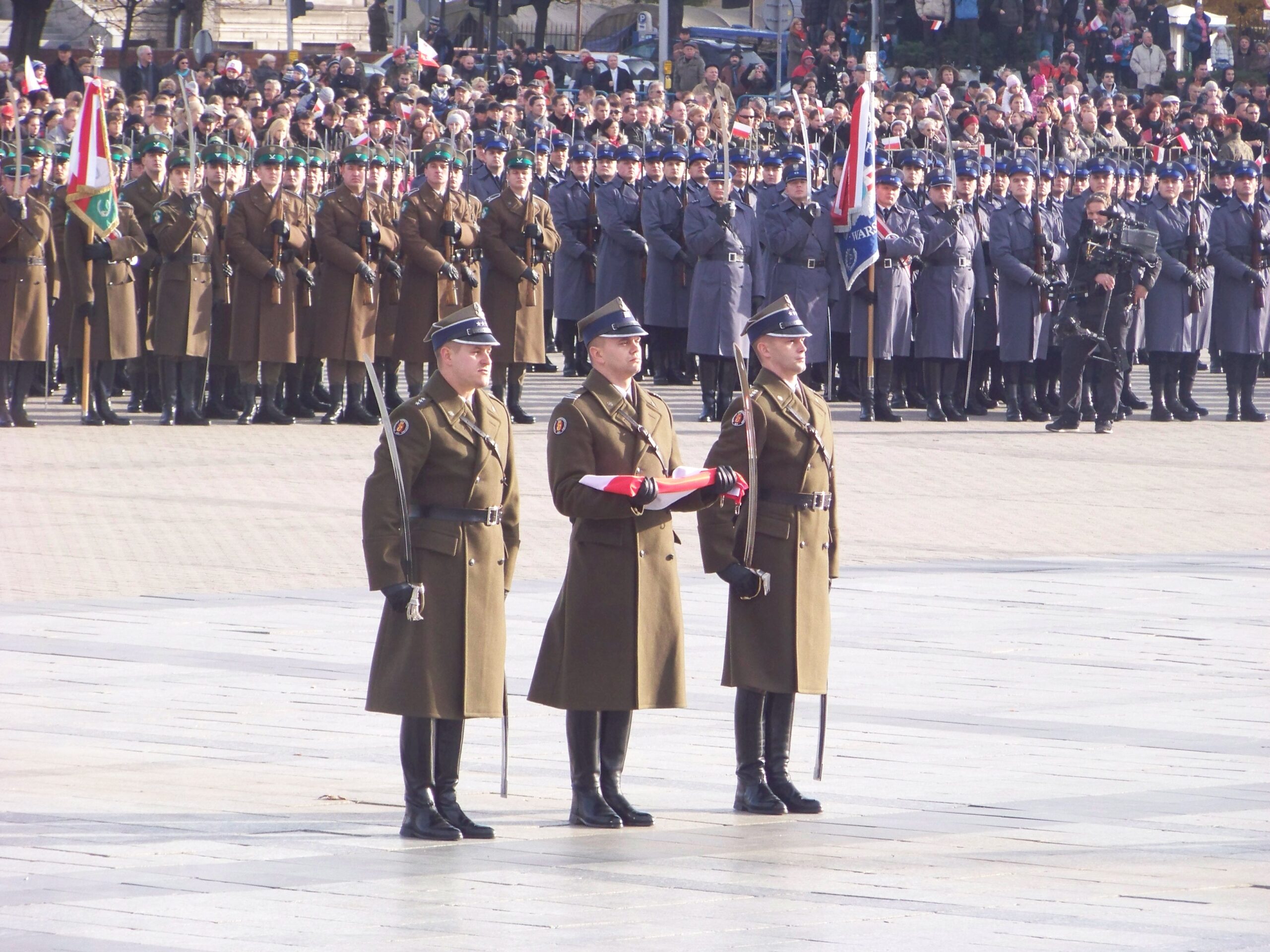 Narodowe Święto Niepodległości (2012) Warszawa, pl. marsz. Józefa Piłsudskiego, fot. Autorstwa Patryk Matyjaszczyk - Praca własna, CC BY-SA 3.0, https://commons.wikimedia.org/w/index.php?curid=22684434