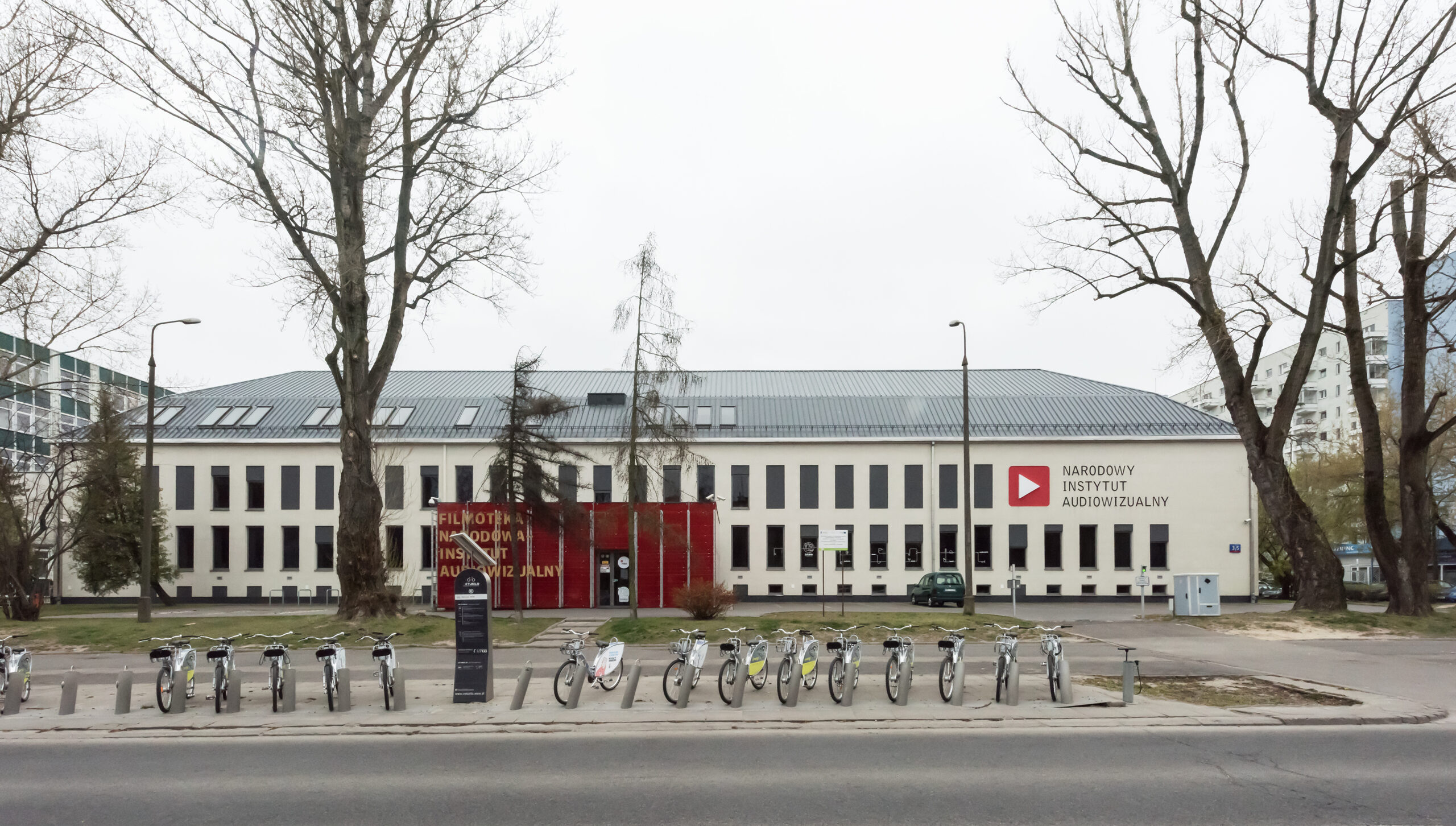 Narodowy Instytut Audiowizualny przy ul. Wałbrzyskiej w Warszawie, fot. Autorstwa Adrian Grycuk - Praca własna, CC BY-SA 3.0 pl, https://commons.wikimedia.org/w/index.php?curid=89247427