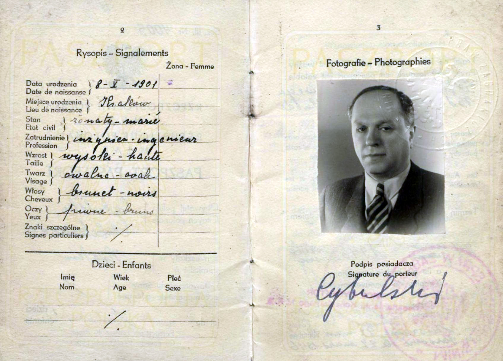 Polski paszport wydany Aleksandrowi Weissbergowi w 1946 na nazwisko Aleksander Cybulski, fot. wikimedia (domena publiczna)