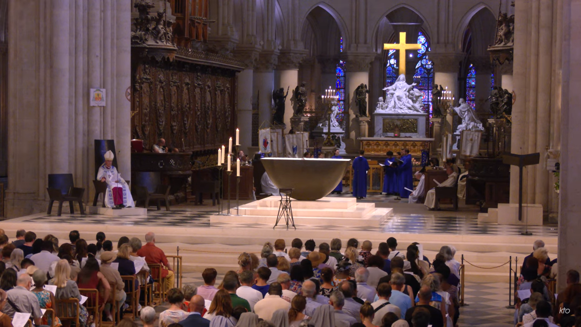 Nieszpory 15 sierpnia 2025 r. w katedrze Notre-Dame w Paryżu – uroczystość Wniebowzięcia Najświętszej Maryi Panny, fot. KTO TV / YouTube