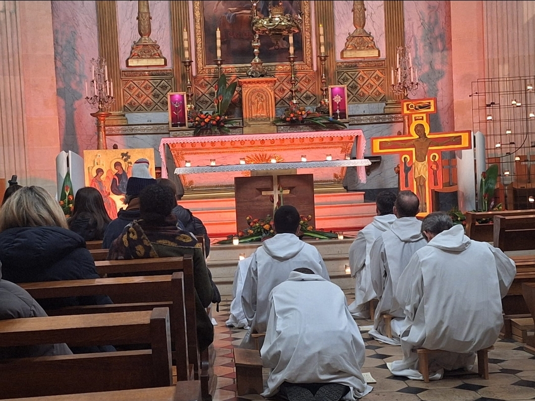 Modlitwa w duchu Taizé w Kościele polskim na „Concorde” w Paryżu, fot. archiwum Tadeusza Różyckiego