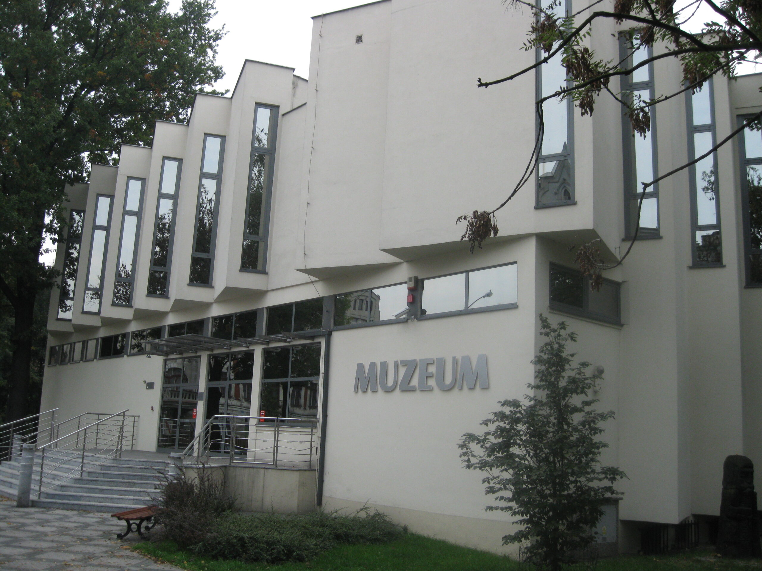 Kalisz - Muzeum Ziemi Kaliskiej (dawniej budynek Kasy Gubernialnej), fot. Autorstwa LukaszKalisz - Praca własna, CC BY-SA 3.0 pl, https://commons.wikimedia.org/w/index.php?curid=16749022