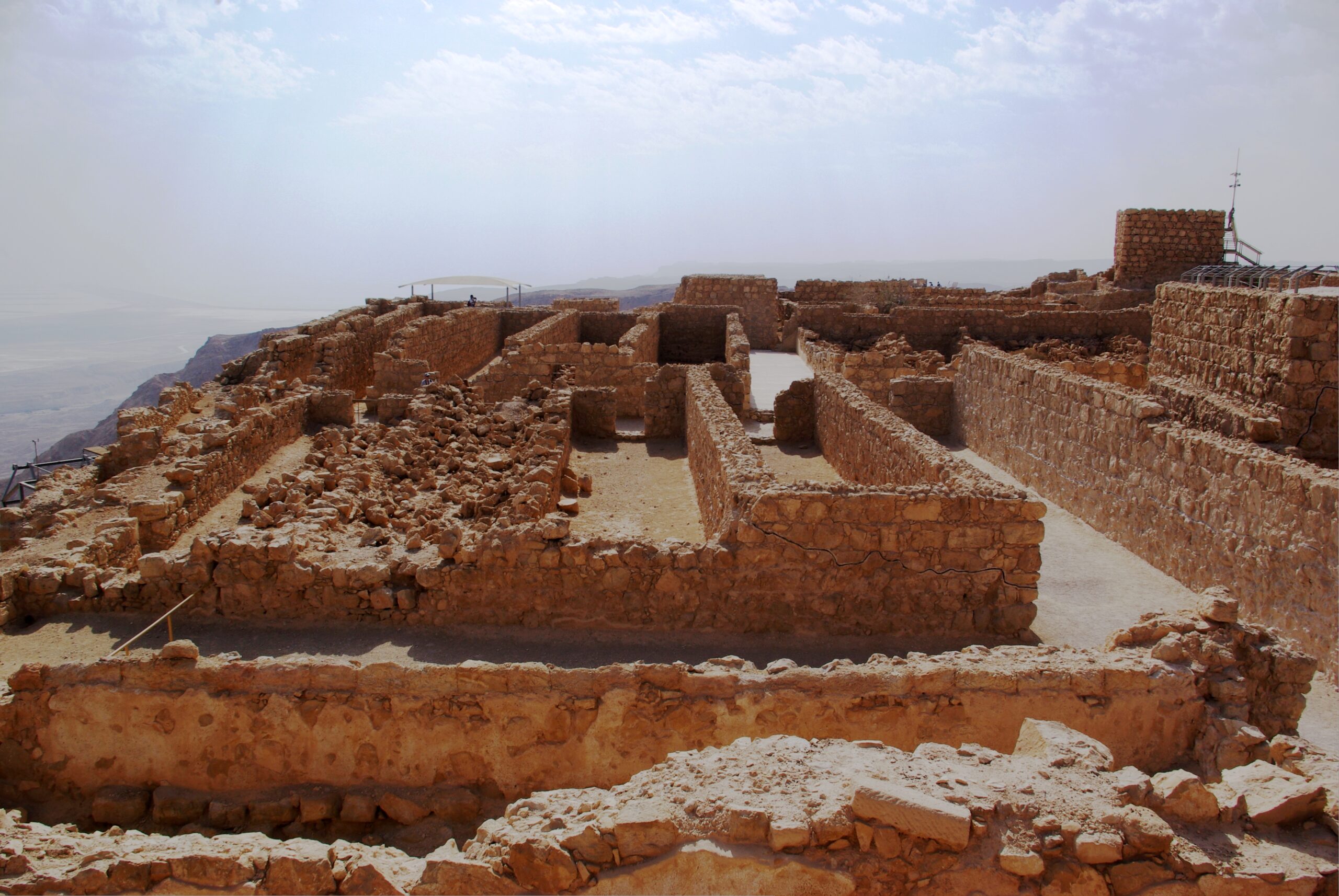 Pozostałości zabudowań twierdzy Masada, fot. Wikimedia (domena publiczna)