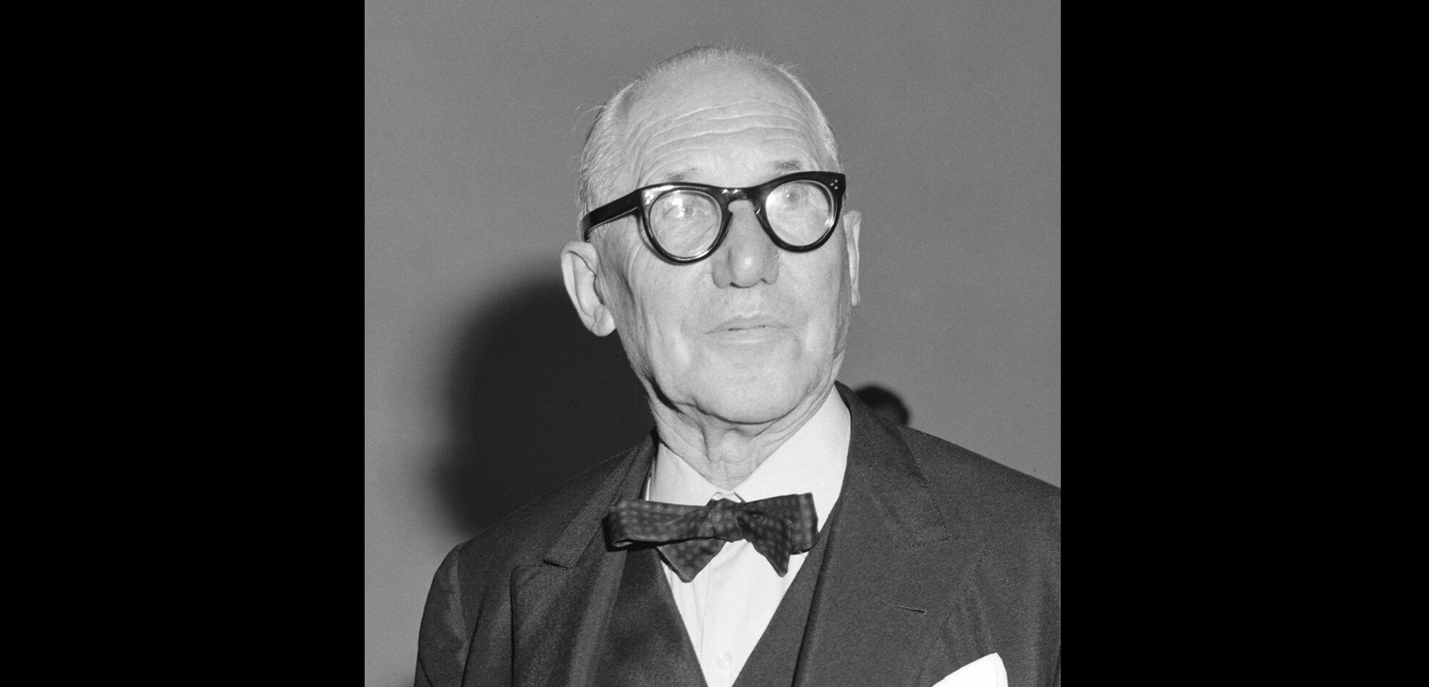 Le Corbusier, fot. Autorstwa Joop van Bilsen for Anefo - http://proxy.handle.net/10648/aa7b03b0-d0b4-102d-bcf8-003048976d84, CC0, https://commons.wikimedia.org/w/index.php?curid=75610422