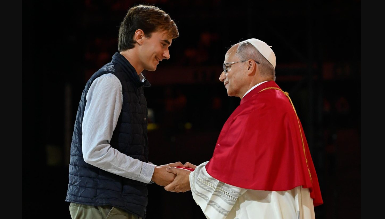 Papież podczas spotkania z młodymi na stadionie w Saint-Denis, fot. Vatican Media
